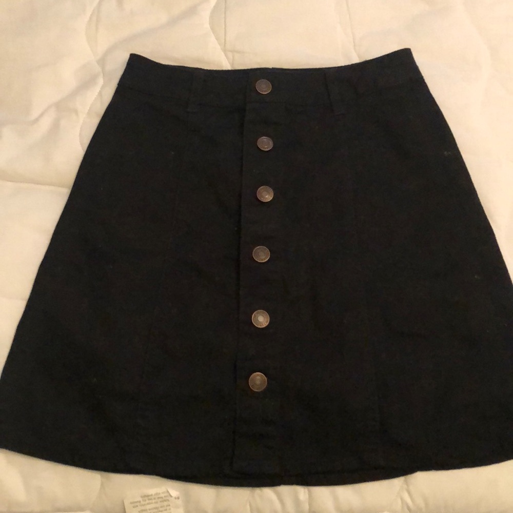 Black button skirt